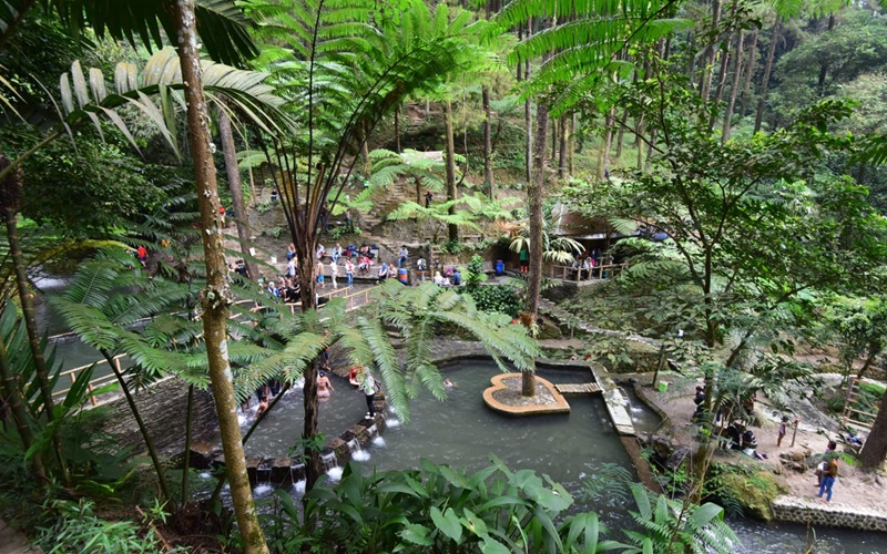 Eksplorasi Wisata Majalengka Emil Nyebur Ke Kolam Curug