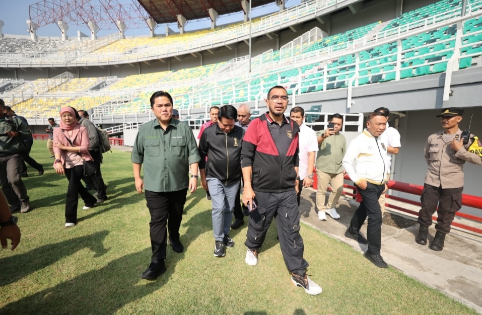 Ketua Umum PSSI, Erick Thohir meninjau Stadion Gelora Bung Tomo Surabaya pada Selasa (6/6).(Foto: PSSI)
