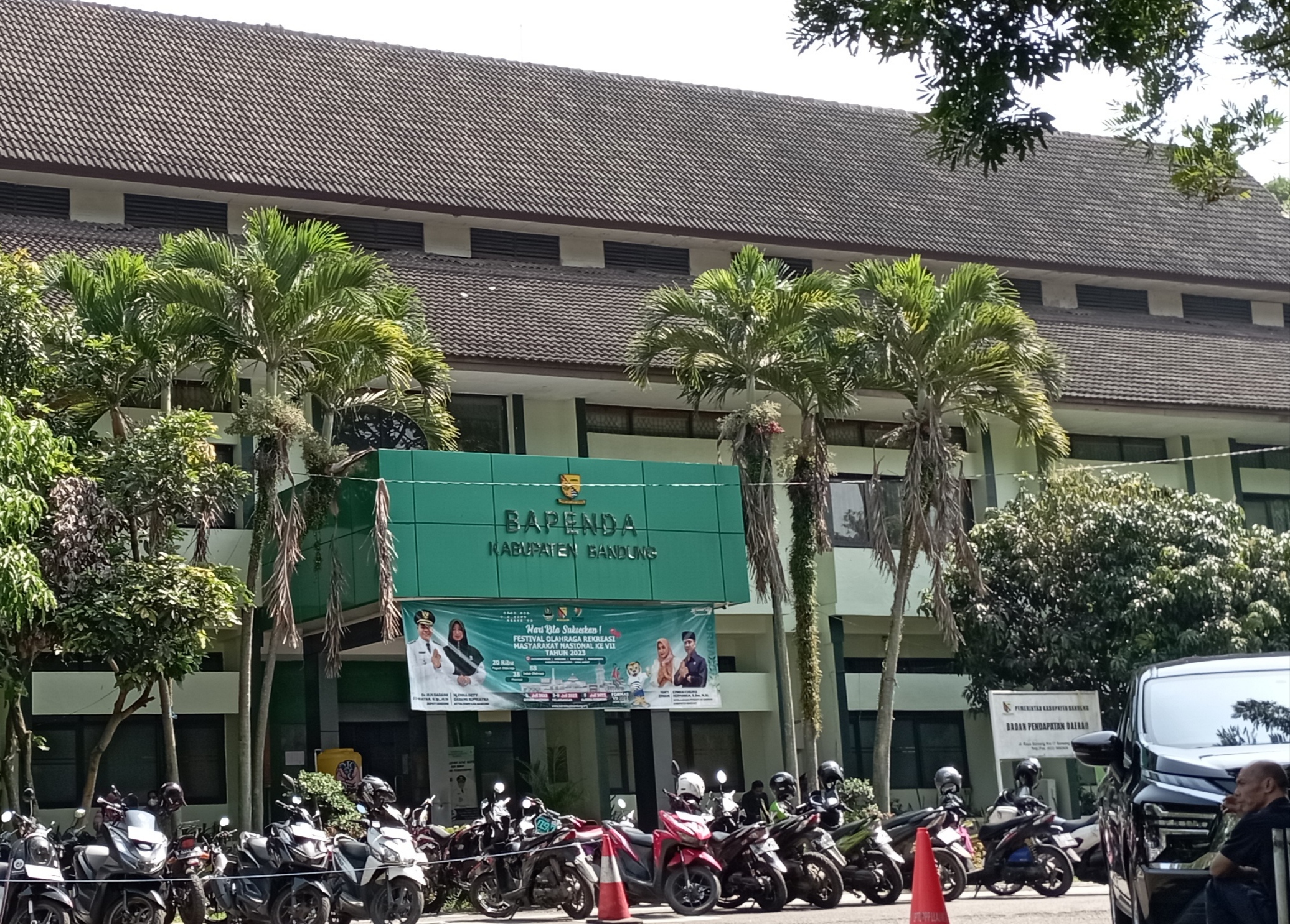 Kantor Bapenda Kabupaten Bandung Jalan Raya Soreang, Komplek Perkantoran Pemkab Bandung. (Foto: Deddy)