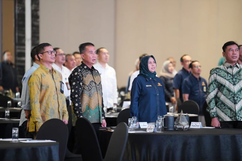 Pj. Gubernur Bey Machmudin buka Rapat Koordinasi Optimalisasi Perjanjian Kerja Sama dan Penerimaan Pajak Kanwil DJP Jawa Barat di InterContinental Hotel Dago, Kabupaten Bandung, Rabu (15/11/2023)