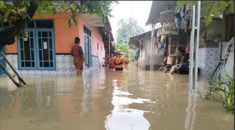Banjir melanda sejumlah wilayah di Kabupaten Majalengka pada Minggu (11/2/2024). (Foto: BPBD Kabupaten Majalengka)